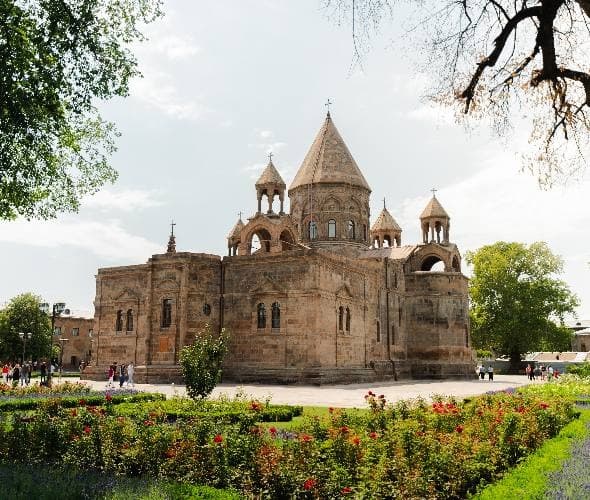 Երևան - Մայր Տաճար - Զվարթնոցի տաճար - Սբ Հռիփսիմե եկեղեցի - Մաչանենց տուրիզմի կենտրոն (Կավագործության վարպետաց դաս) - Երևան