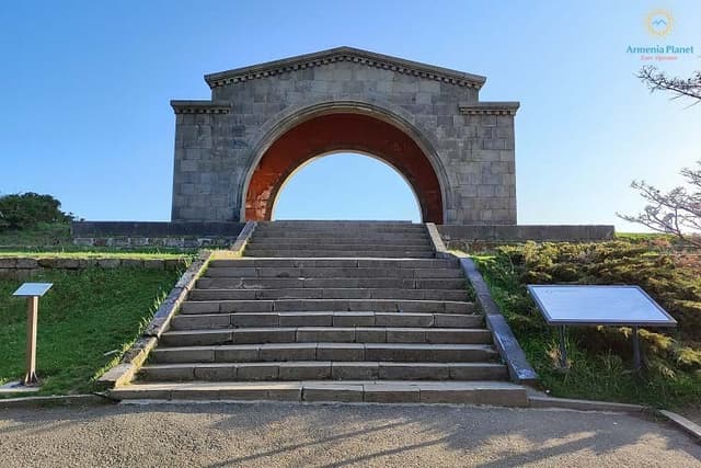 Երևան - Չարենցի կամար - Գառնու տաճար - Գեղարդավանք - Սևանա Լիճ - Երևան