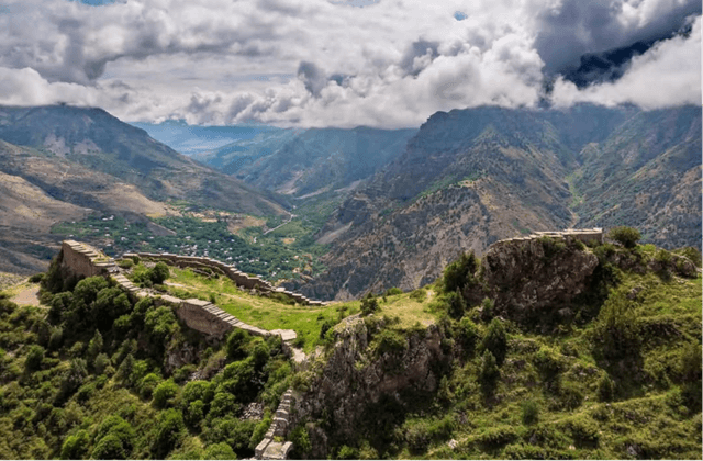 Քայլարշավ - Սմբատաբերդ, Ցաղաց քար, Զորաց տաճար