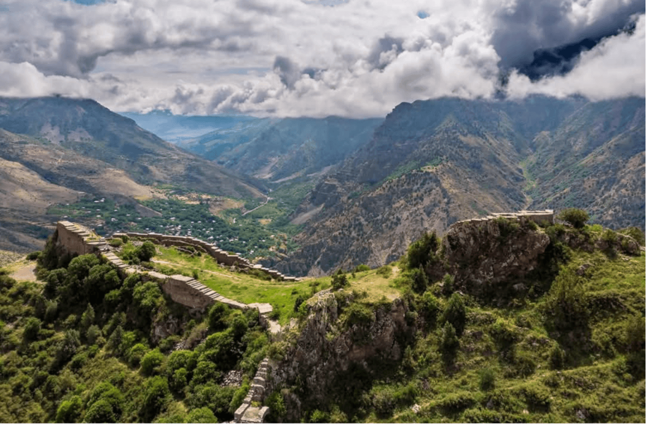 Քայլարշավ - Սմբատաբերդ, Ցաղաց քար, Զորաց տաճար