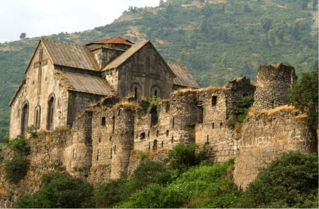 Հաղպատ, Սանահին, Ախթալա, Մենձ Էր